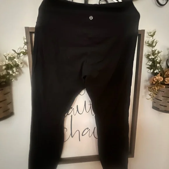 Lululemon Athletica Black Leggings Sleek Stretchy Design - Picture 2 of 6